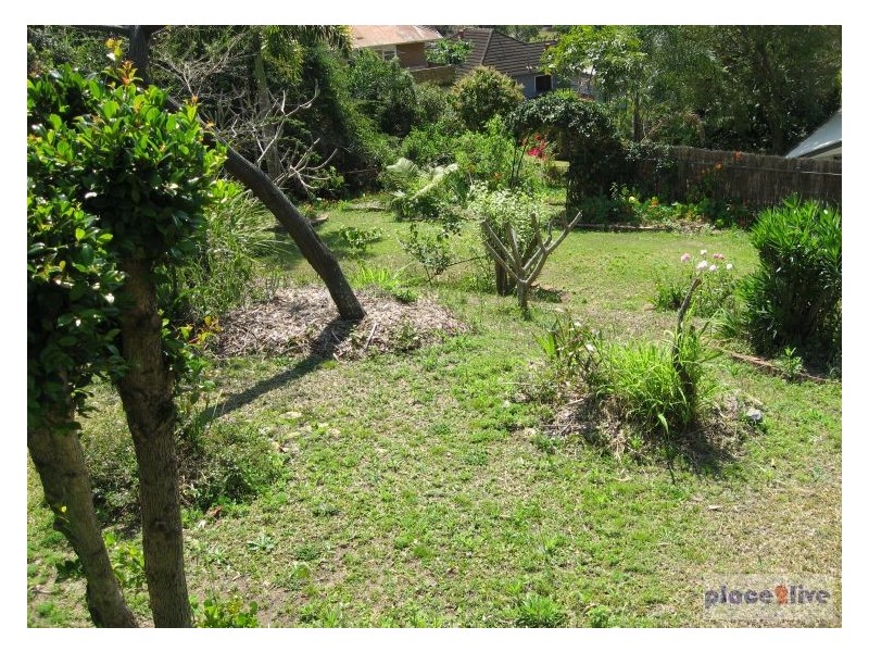 16 HALL AVE, Norman Park QLD 4170