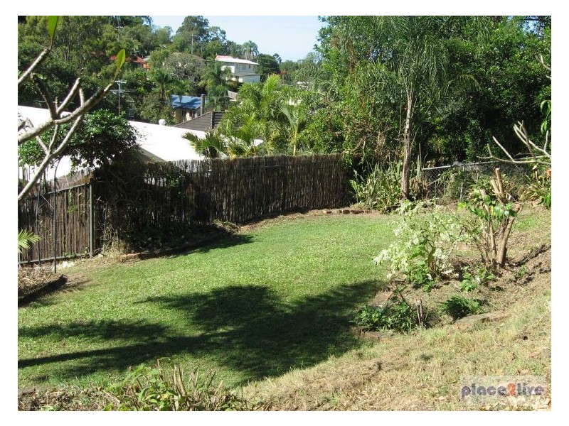 16 HALL AVE, Norman Park QLD 4170