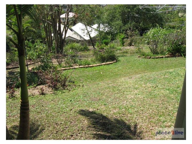 16 HALL AVE, Norman Park QLD 4170