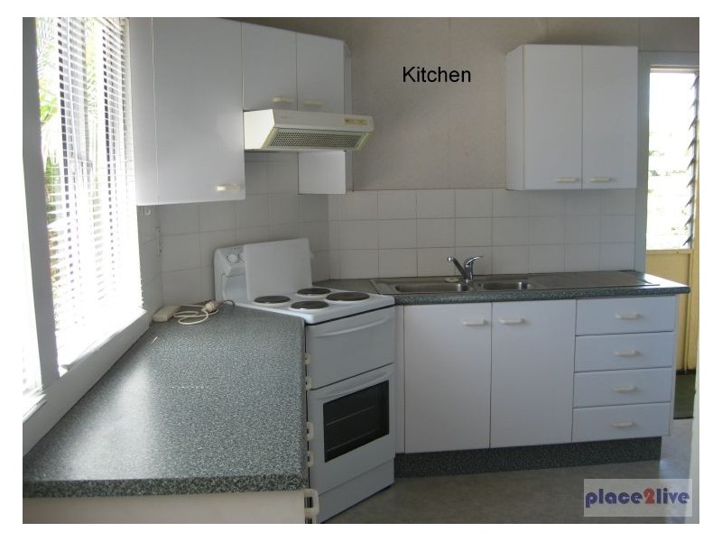 16 HALL AVE, Norman Park QLD 4170