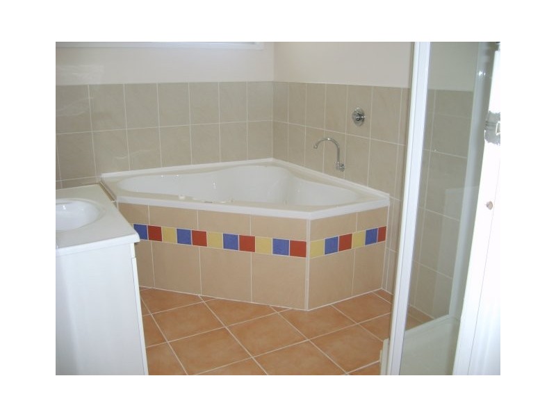 Avenell Heights QLD 4670