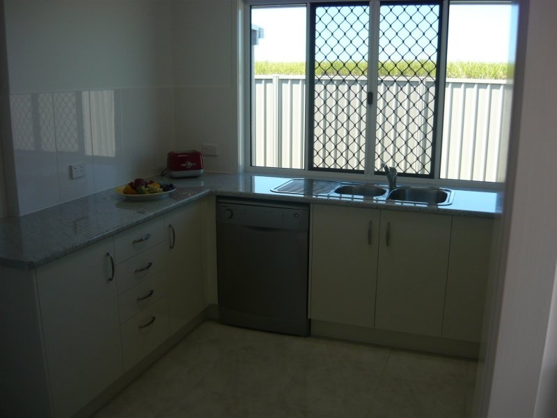 Avenell Heights QLD 4670