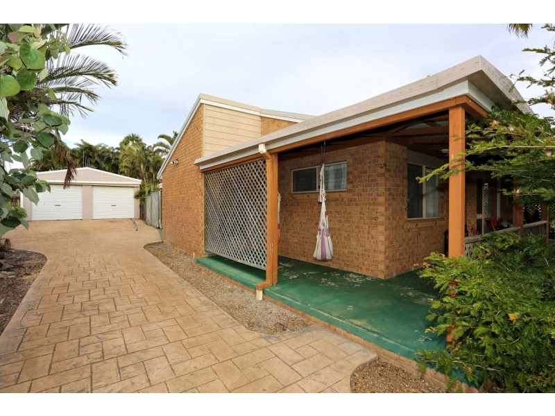 10 Burns Street, Burnett Heads QLD 4670