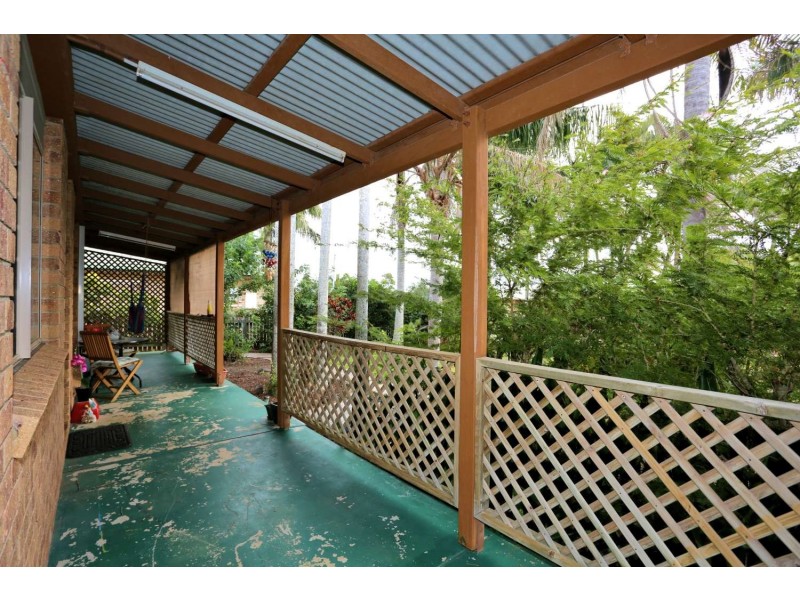 10 Burns Street, Burnett Heads QLD 4670