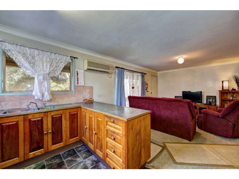 10 Burns Street, Burnett Heads QLD 4670