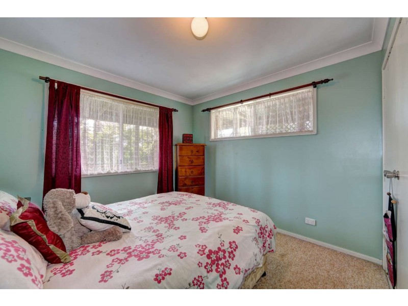 10 Burns Street, Burnett Heads QLD 4670