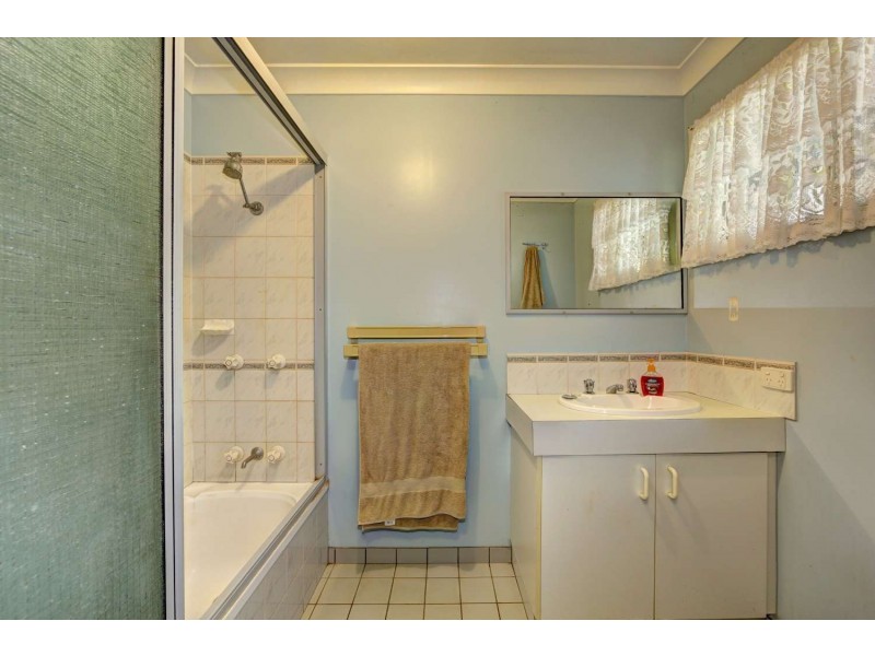 10 Burns Street, Burnett Heads QLD 4670