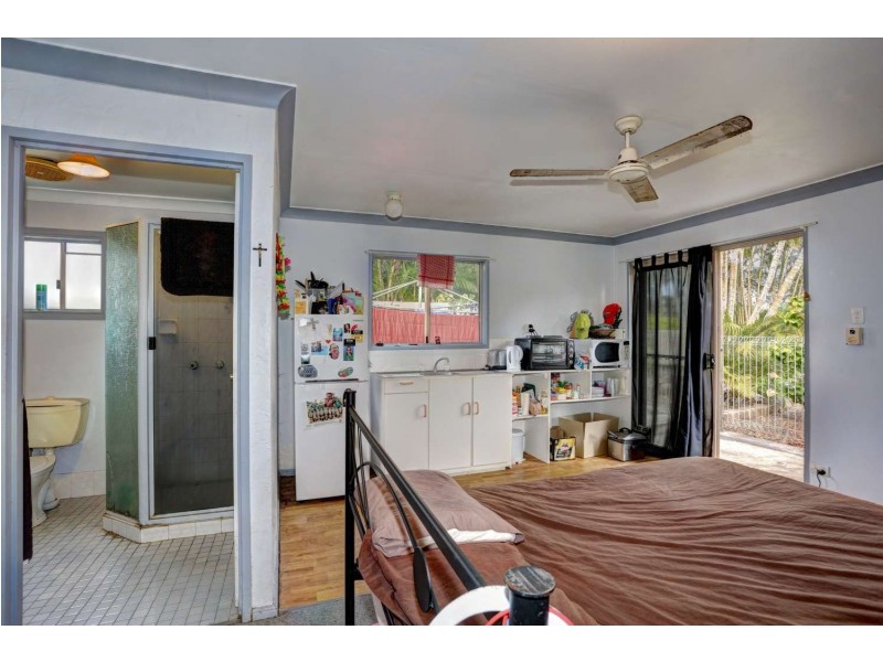 10 Burns Street, Burnett Heads QLD 4670