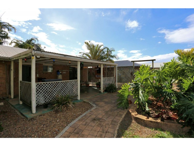 10 Burns Street, Burnett Heads QLD 4670