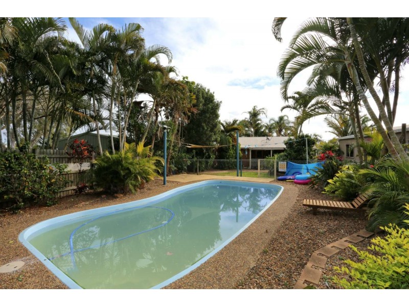 10 Burns Street, Burnett Heads QLD 4670