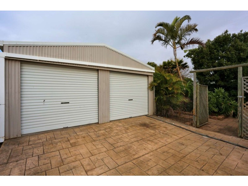 10 Burns Street, Burnett Heads QLD 4670