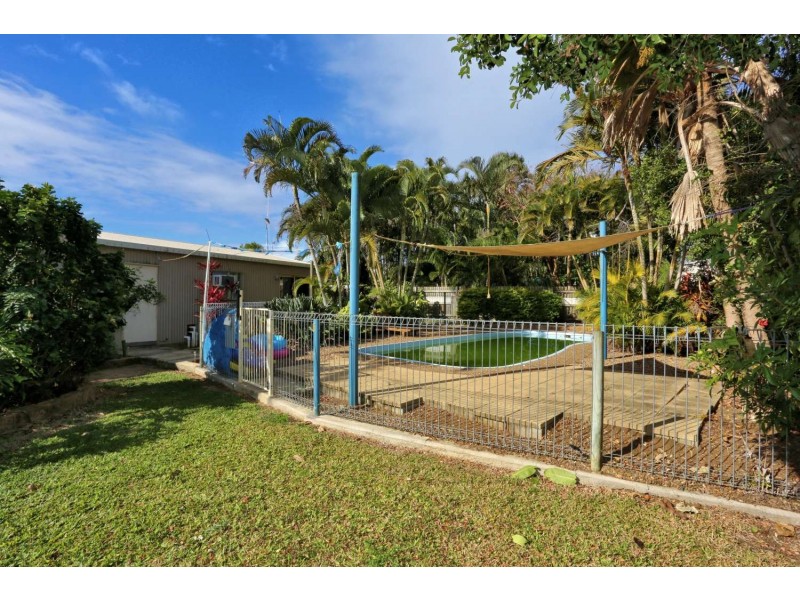 10 Burns Street, Burnett Heads QLD 4670