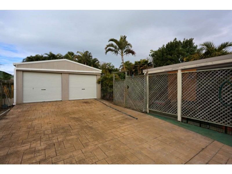 10 Burns Street, Burnett Heads QLD 4670