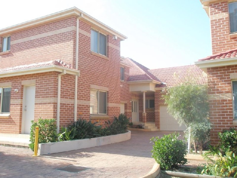14 HISHION PLACE, Georges Hall NSW 2198