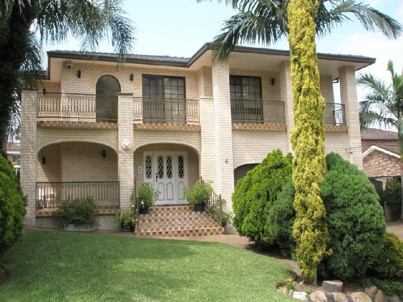 4 HISHION PLACE, Georges Hall NSW 2198