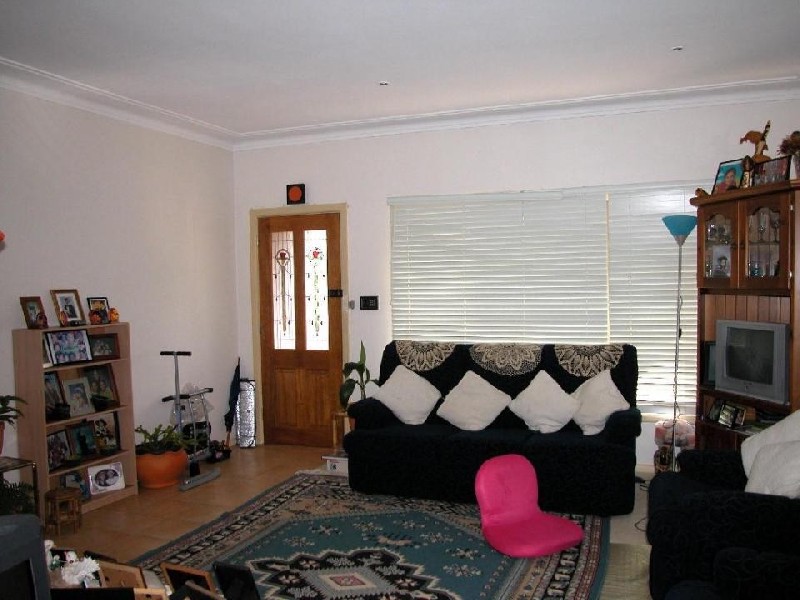 17 Forshaw Avenue, Peakhurst NSW 2210