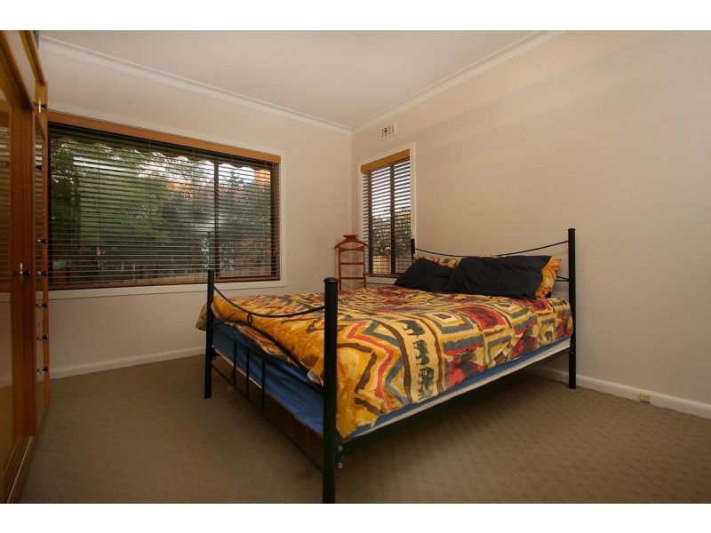 16 Ivanhoe Grove, Malvern East VIC 3145