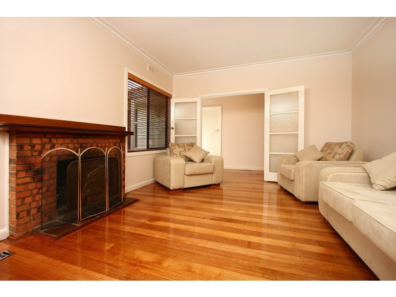 16 Ivanhoe Grove, Malvern East VIC 3145