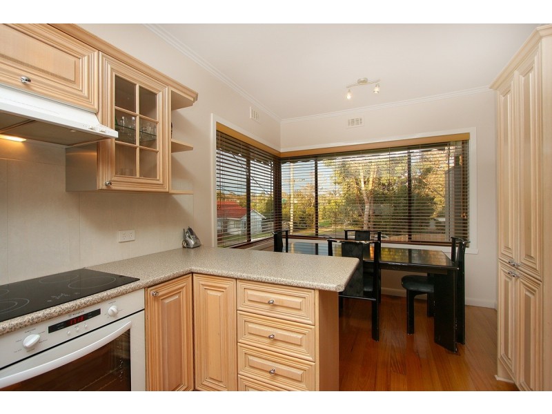 16 Ivanhoe Grove, Malvern East VIC 3145