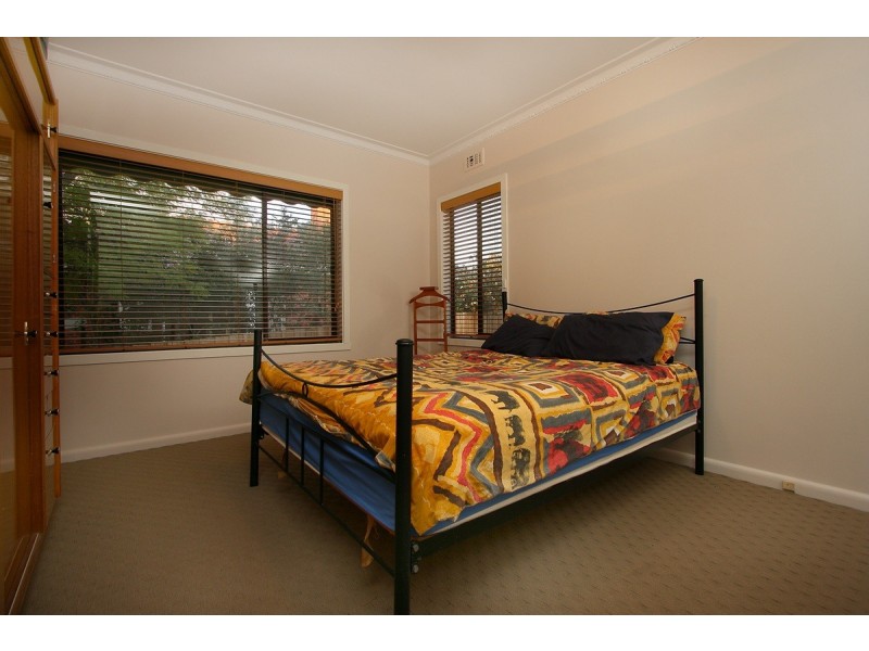 16 Ivanhoe Grove, Malvern East VIC 3145