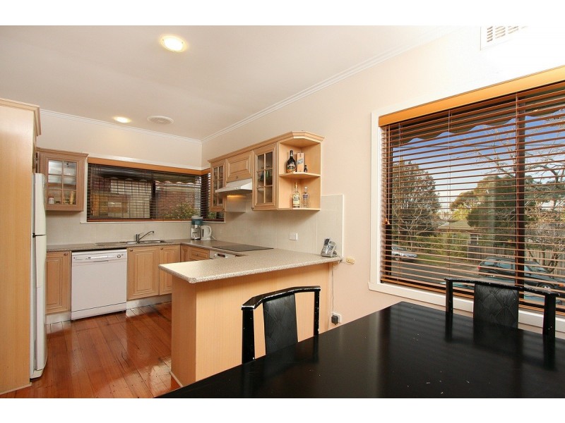 16 Ivanhoe Grove, Malvern East VIC 3145