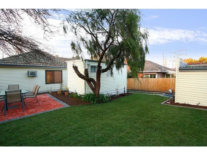 16 Ivanhoe Grove, Malvern East VIC 3145