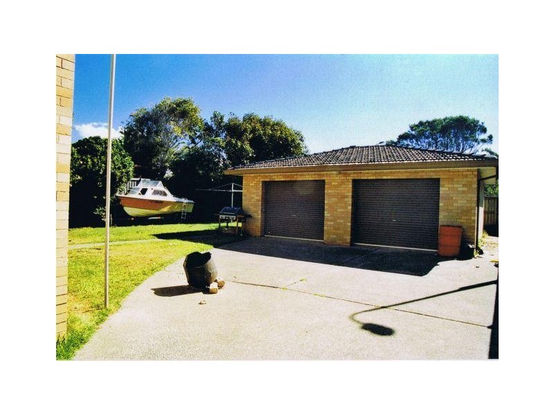 16 Osborne Parade, Warilla NSW 2528