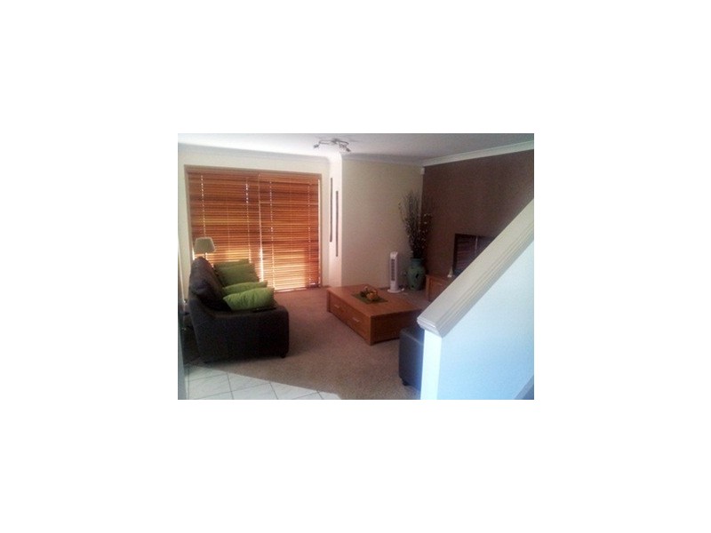 2/18-20 Glenfield Drive, Currans Hill NSW 2567