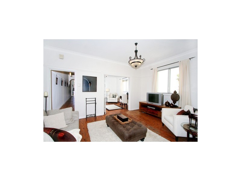 32 Sutherland Street, St Peters NSW 2044