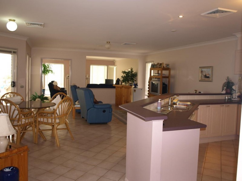 4 Cressy av, Beaumont Hills NSW 2155