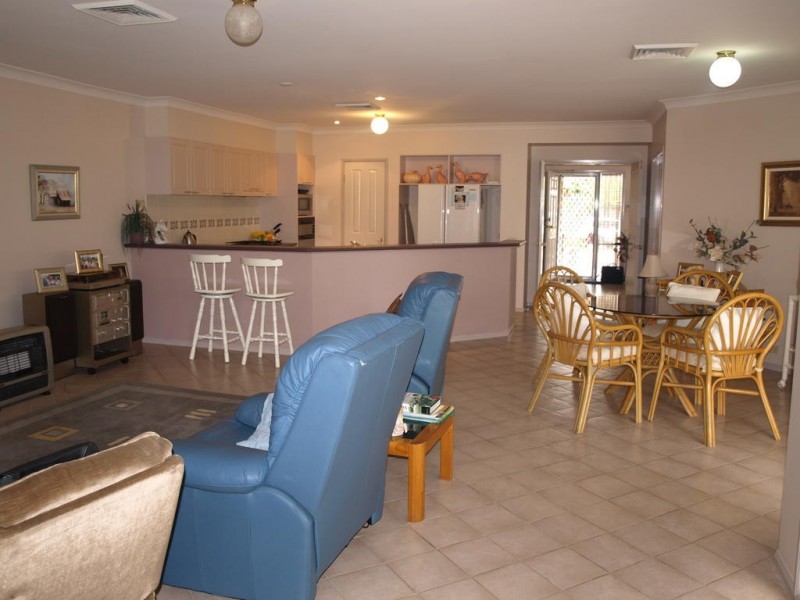 4 Cressy av, Beaumont Hills NSW 2155