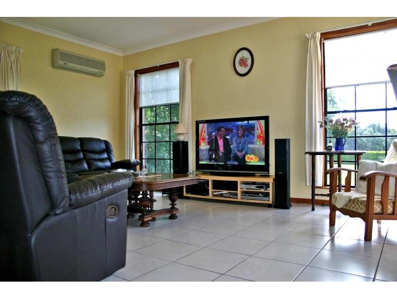 15 cook, Glass House Mountains QLD 4518