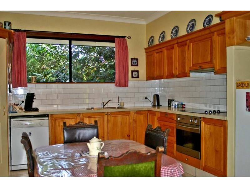 15 cook, Glass House Mountains QLD 4518