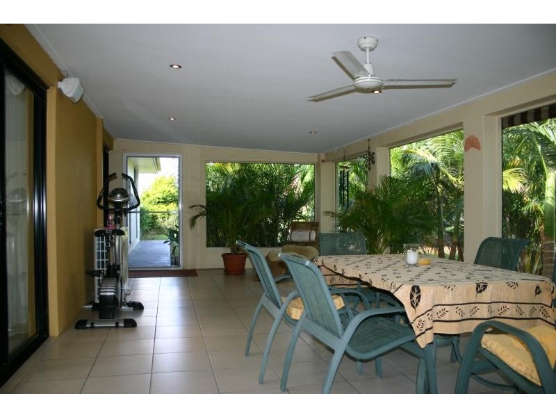 15 cook, Glass House Mountains QLD 4518