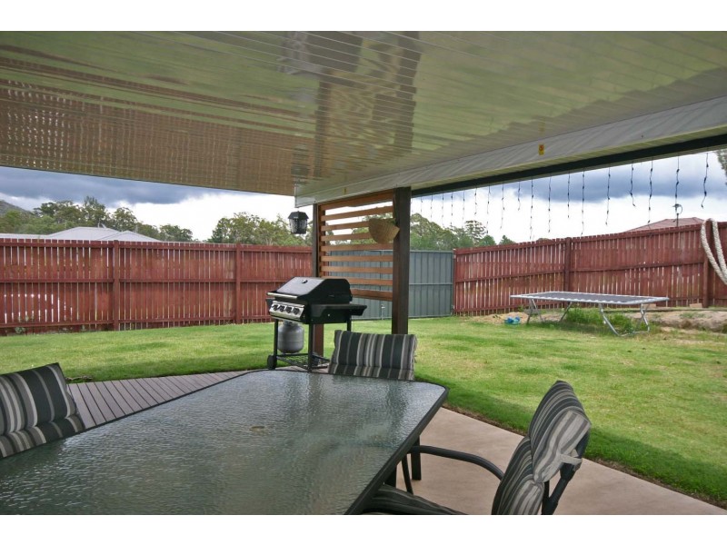 18 Coolamon Crescent, Beerwah QLD 4519