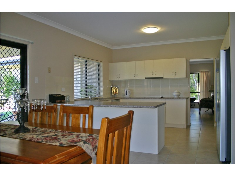 90 Allan Avenue, Glass House Mountains QLD 4518