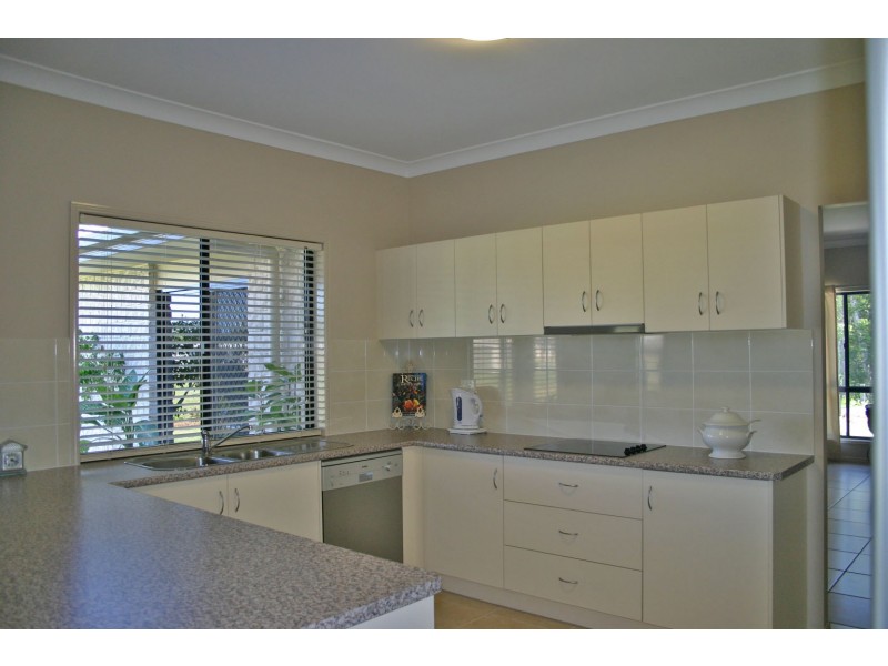 90 Allan Avenue, Glass House Mountains QLD 4518