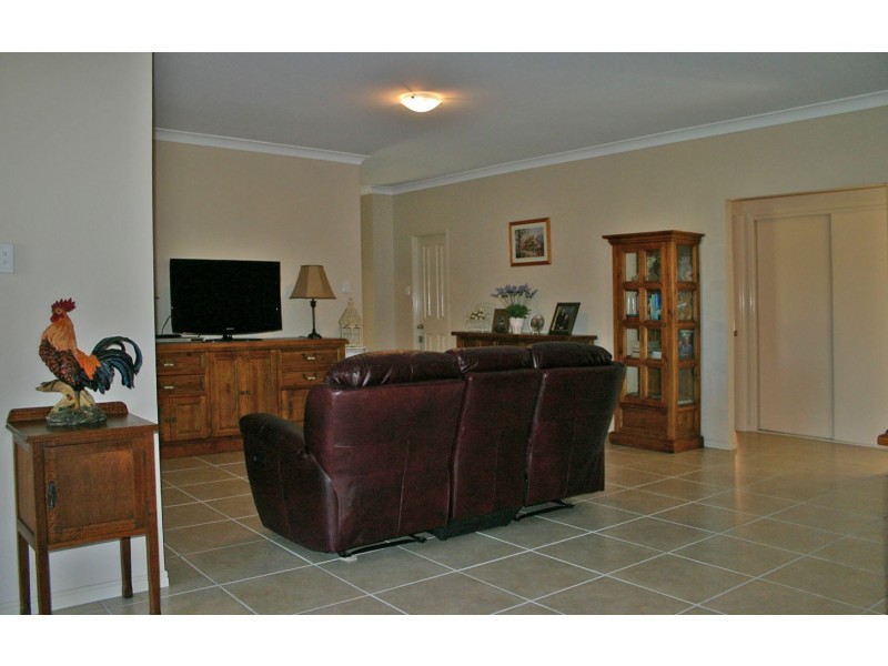 90 Allan Avenue, Glass House Mountains QLD 4518