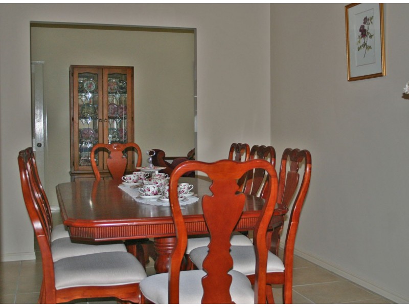 90 Allan Avenue, Glass House Mountains QLD 4518