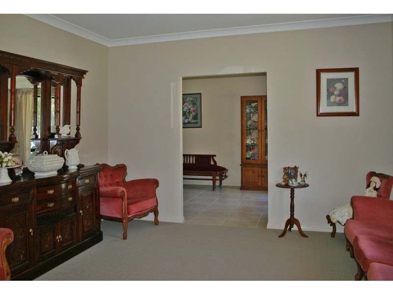 90 Allan Avenue, Glass House Mountains QLD 4518