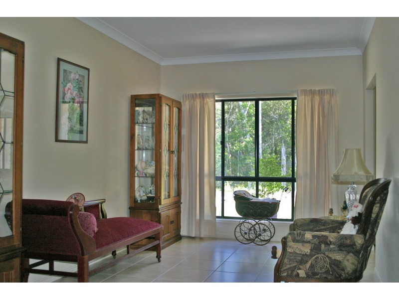 90 Allan Avenue, Glass House Mountains QLD 4518