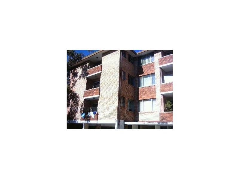 18/2  Forbes Street, Warwick Farm NSW 2170