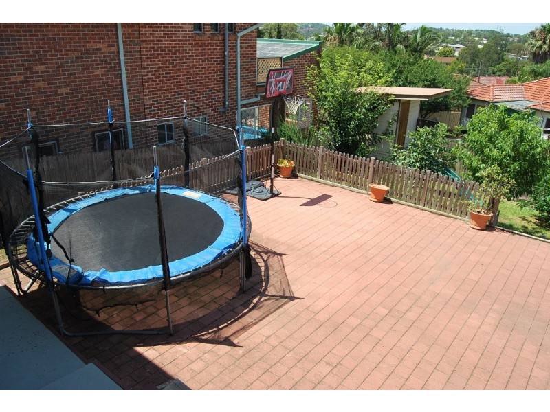 65 Beverley Avenue, Unanderra NSW 2526