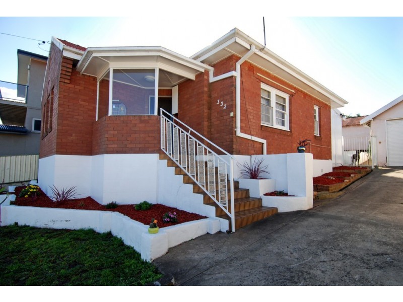 332 Northcliffe Drive, Lake Heights NSW 2502