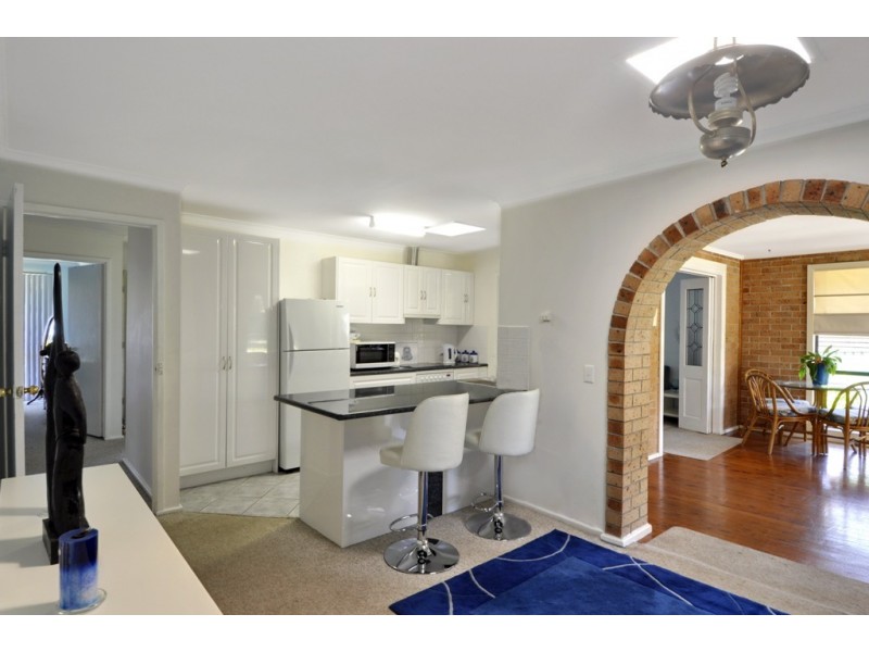 8 Whimbrel Avenue, Berkeley NSW 2506