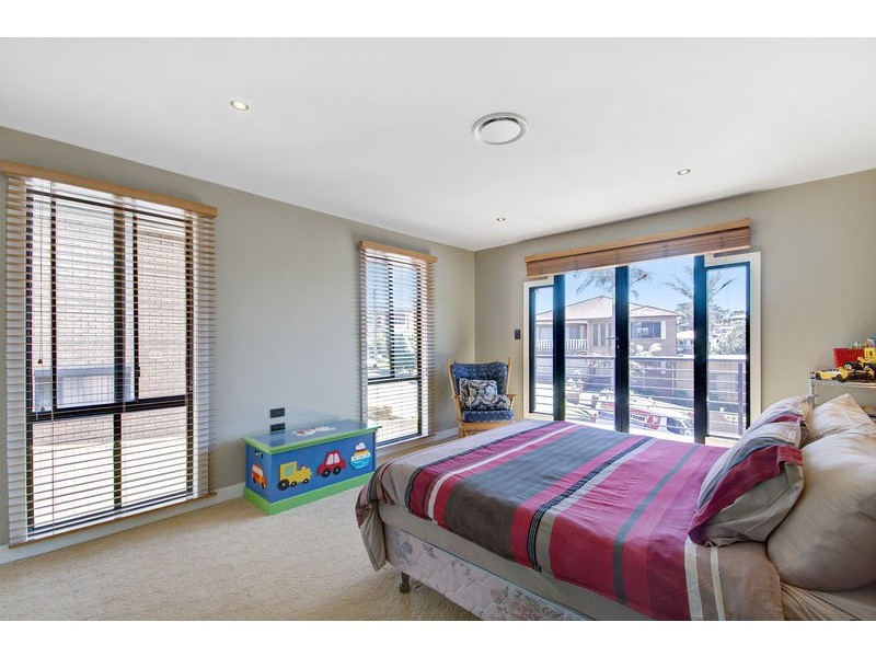 Lake Heights NSW 2502