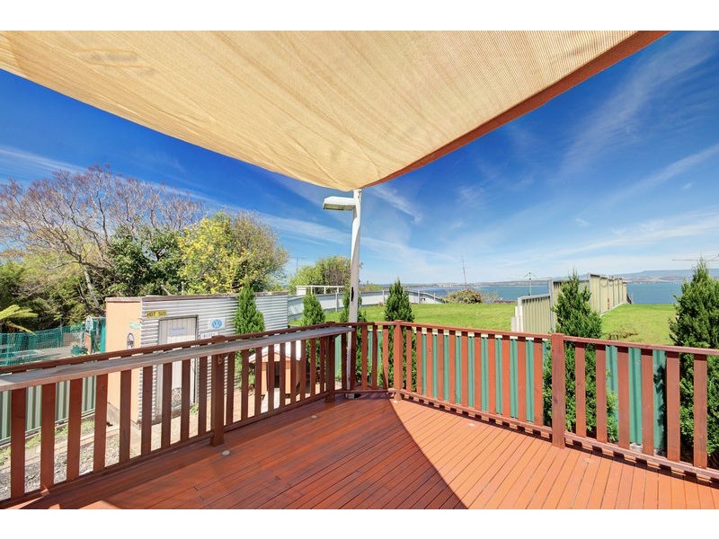 Lake Heights NSW 2502