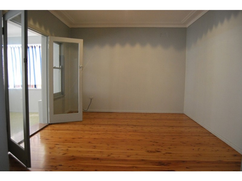 17 Gregory Street, Coniston NSW 2500