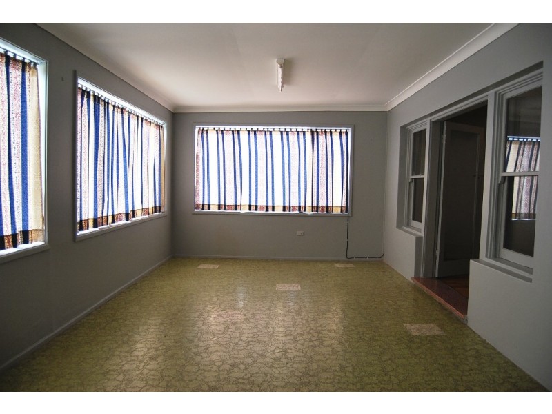 17 Gregory Street, Coniston NSW 2500