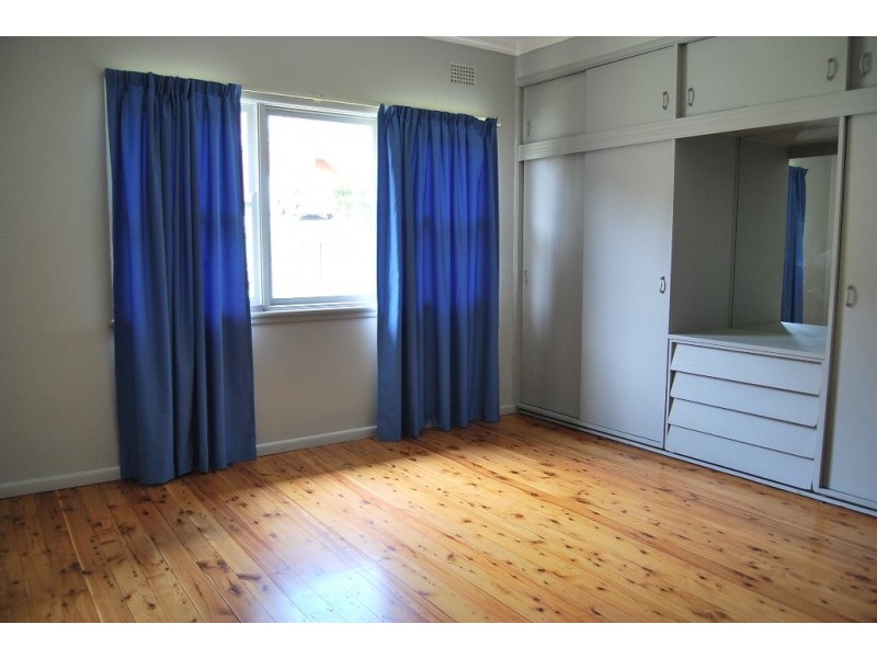17 Gregory Street, Coniston NSW 2500